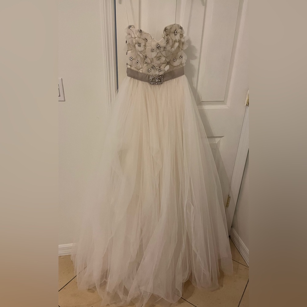 Never worn Reem Acra wedding dress. Size 6